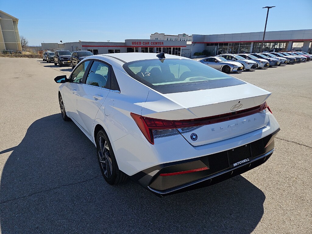 Used 2025 Hyundai Elantra SEL Convenience Sedan