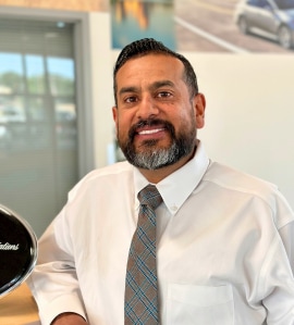 Staff member Steven Rodriguez from ID_05819dc791fe