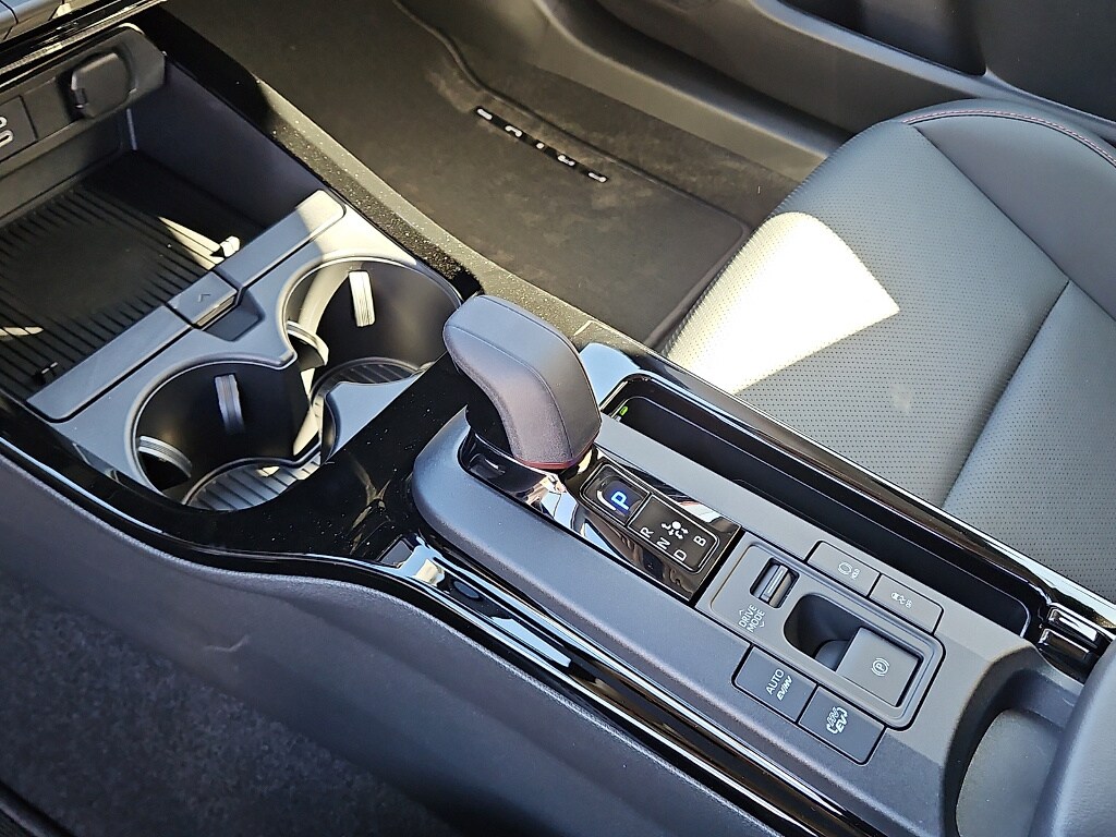 2026 Toyota Prius Plug-in Hybrid XSE - Photo 15