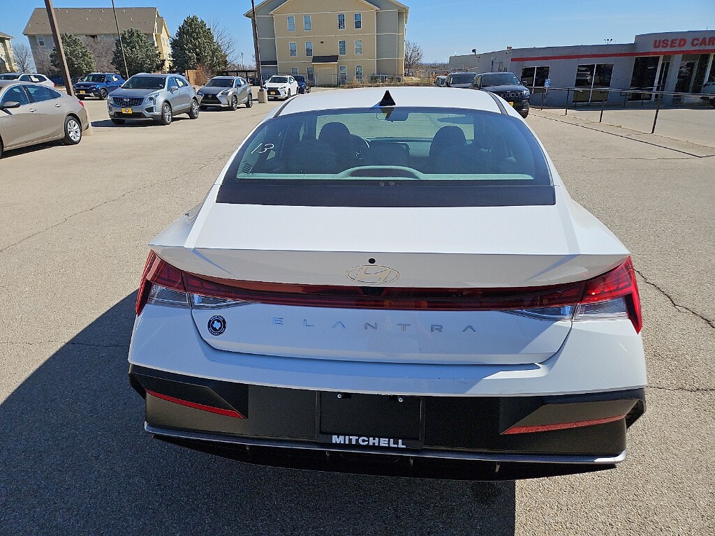 Used 2025 Hyundai Elantra SEL Convenience Sedan