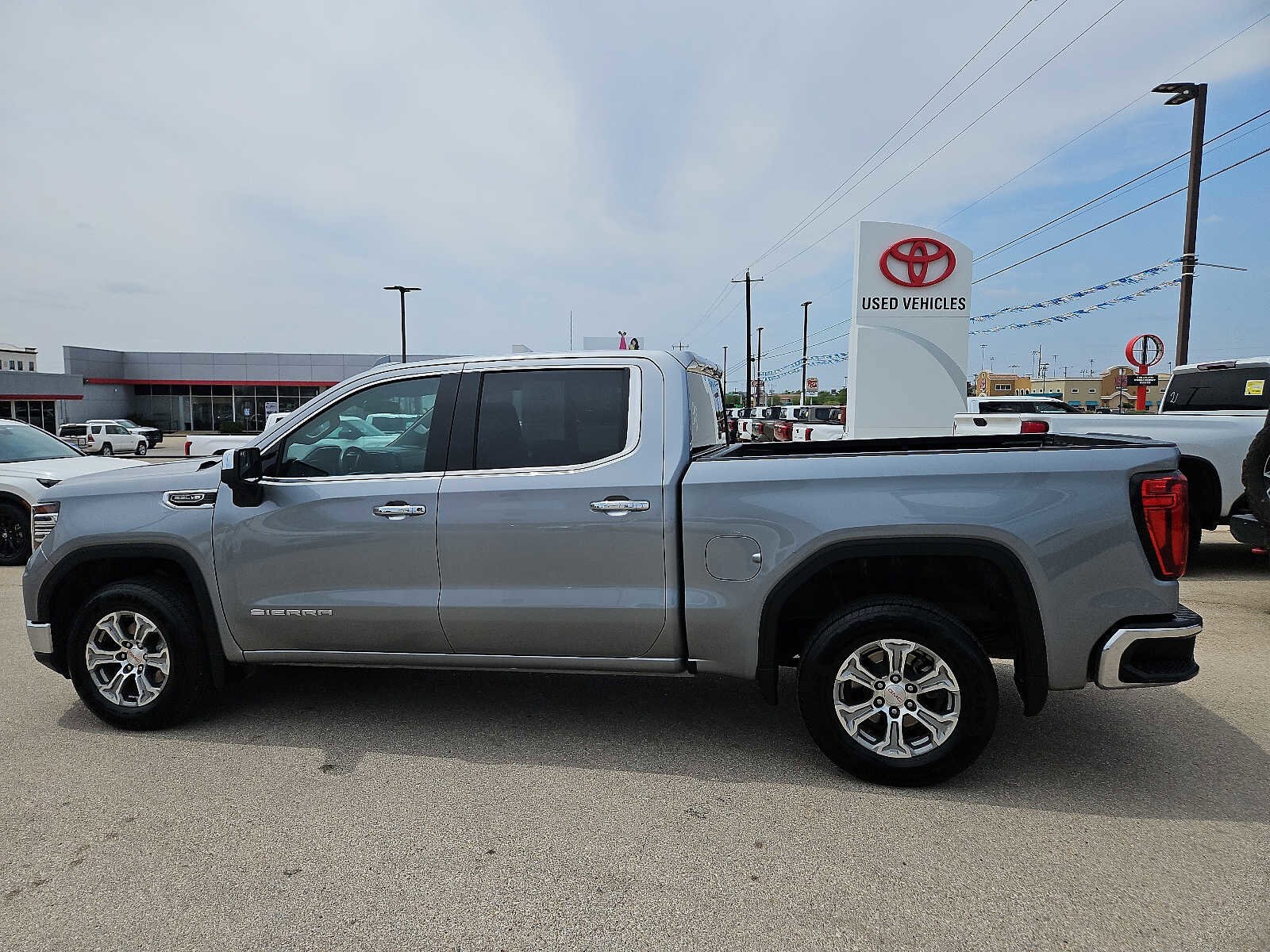2024 Gmc Sierra 1500 SLT photo 2