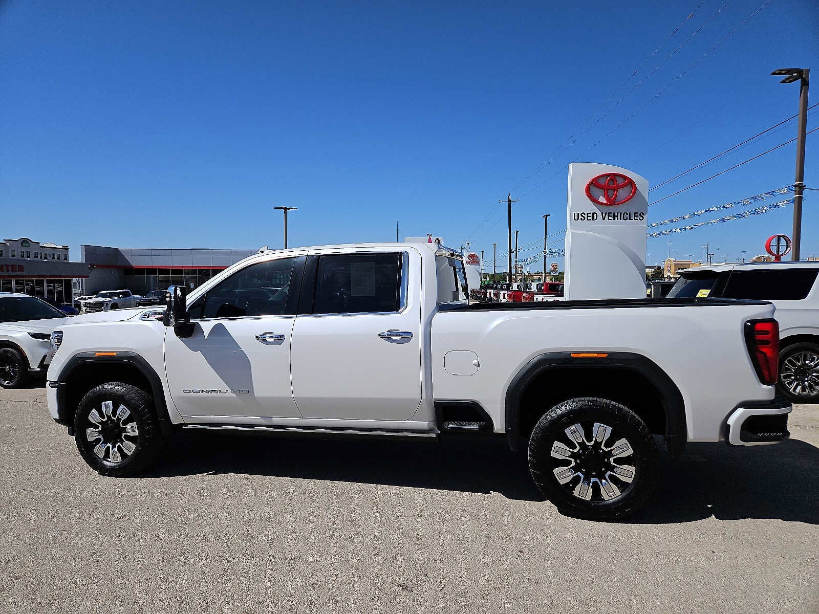 2024 Gmc Sierra 2500 HD Denali photo 2