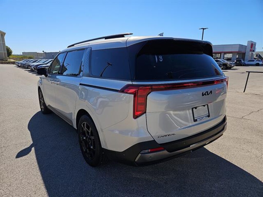 Used 2025 Kia Carnival Hybrid SX Van Passenger Van