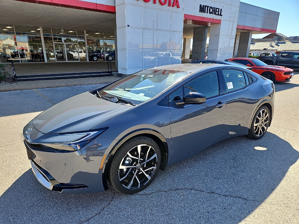 2026 Toyota Prius Plug-in Hybrid XSE - Photo 2