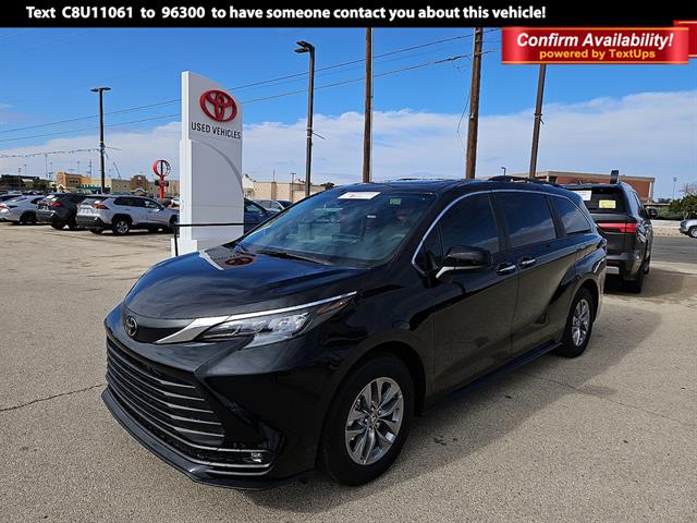 2026 Toyota Sienna XLE's photo