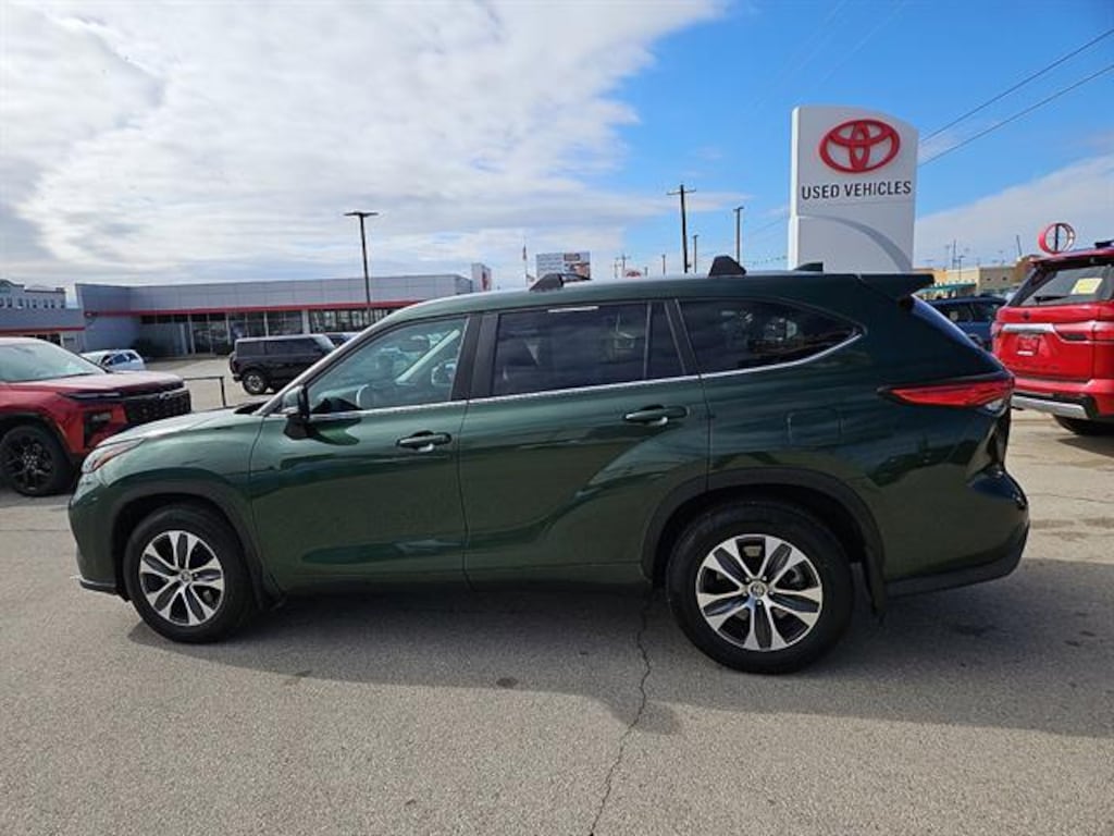 Used 2023 Toyota Highlander SUV