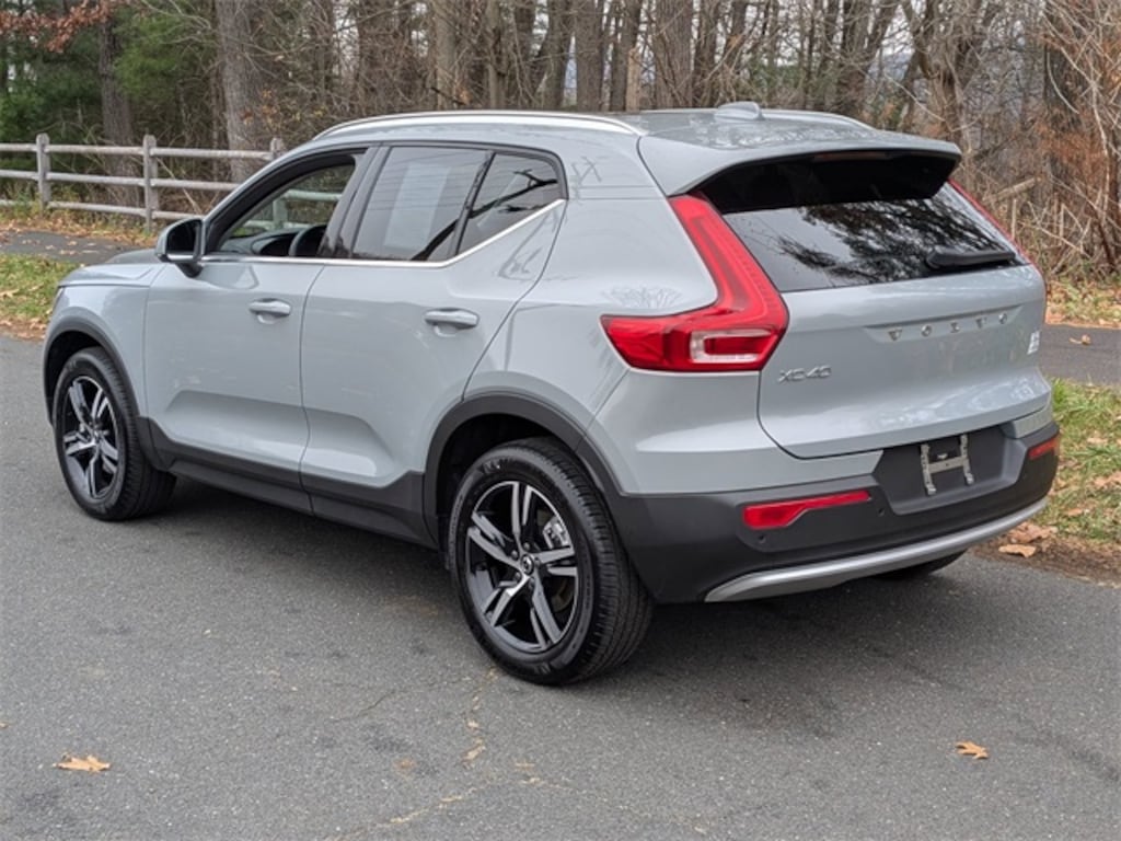 Certified 2025 Volvo XC40 B5 Core Bright Theme SUV