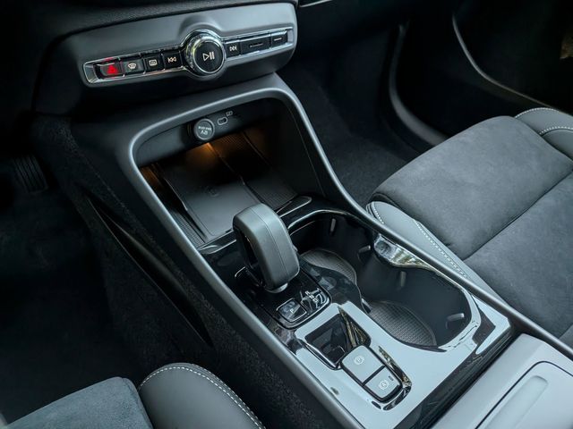 2026 Volvo XC40 Ultra Black Edition - Photo 15