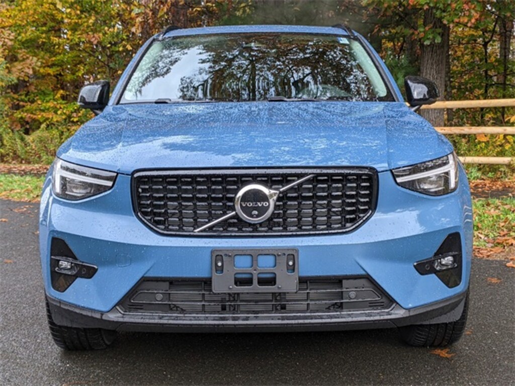 New 2024 Volvo XC40 B5 Plus Dark For Sale in Simsbury, CT at Mitchell
