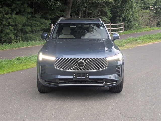2026 Volvo XC90 Core photo 2