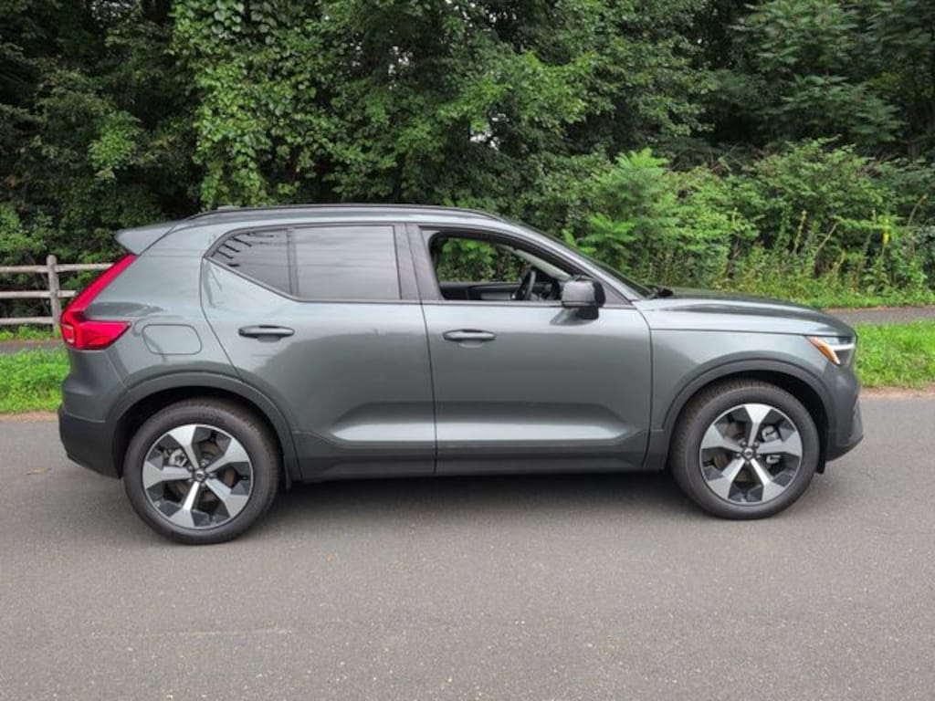 New 2026 Volvo XC40 B5 Core SUV