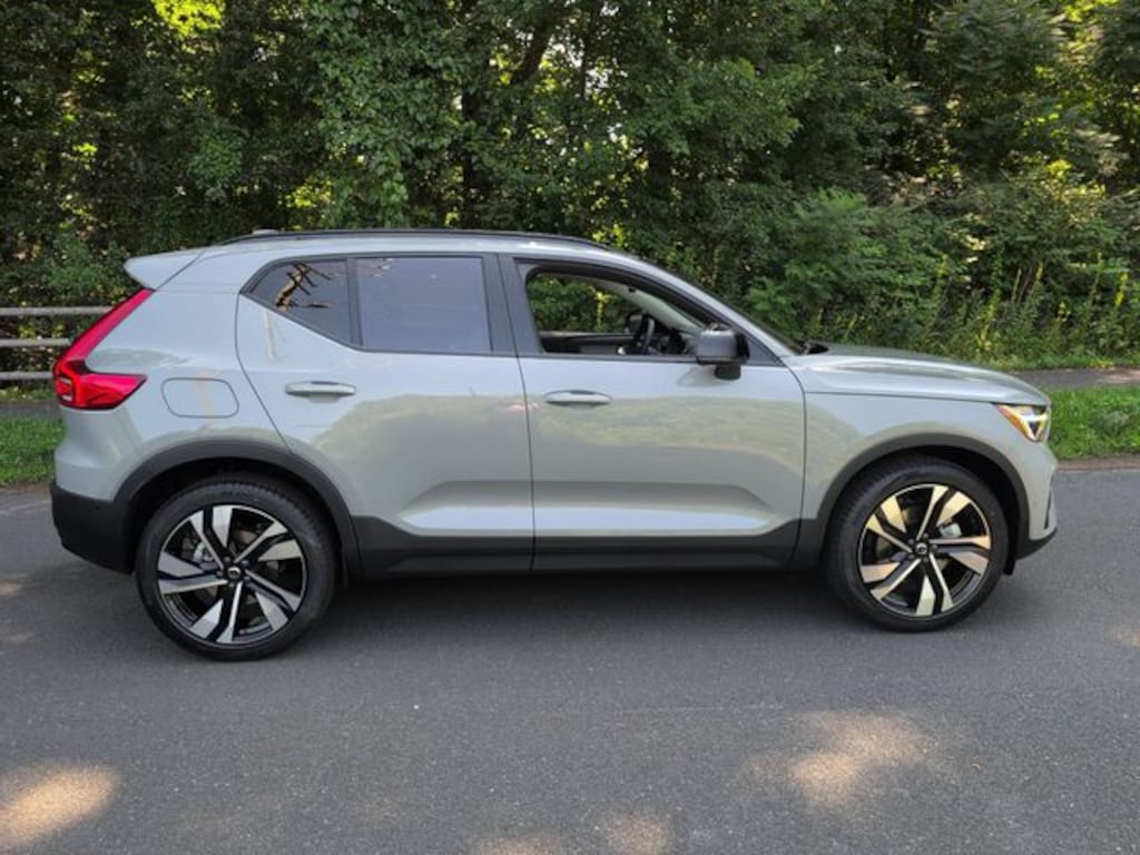 New 2026 Volvo XC40 B5 Ultra SUV