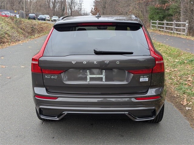 2025 Volvo XC60 B5 Plus photo 2