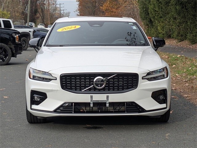 2024 Volvo S60 B5 Ultimate photo 2