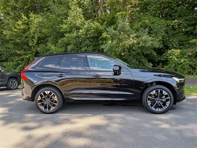 2026 Volvo XC60 B5 Plus photo 4