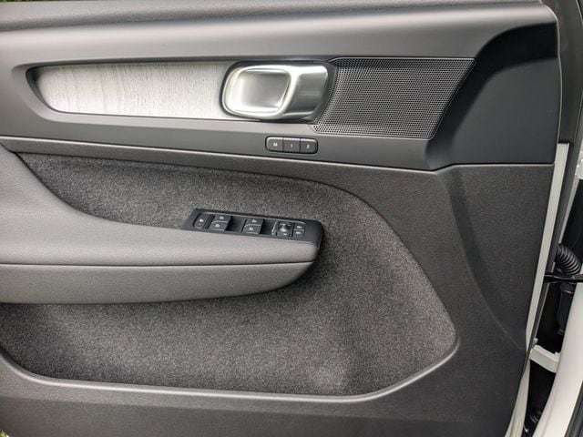 2026 Volvo XC40 Plus - Photo 10