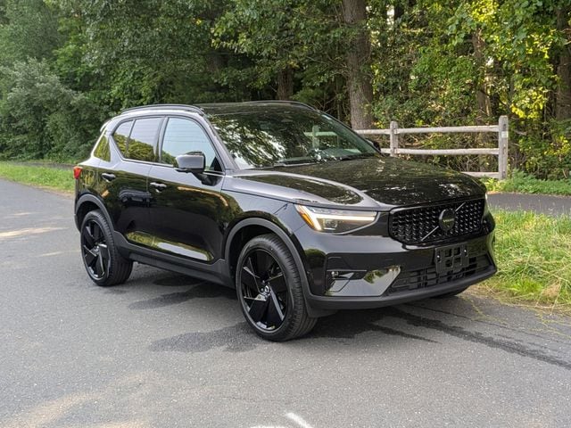 2026 Volvo XC40 Ultra Black Edition - Photo 3