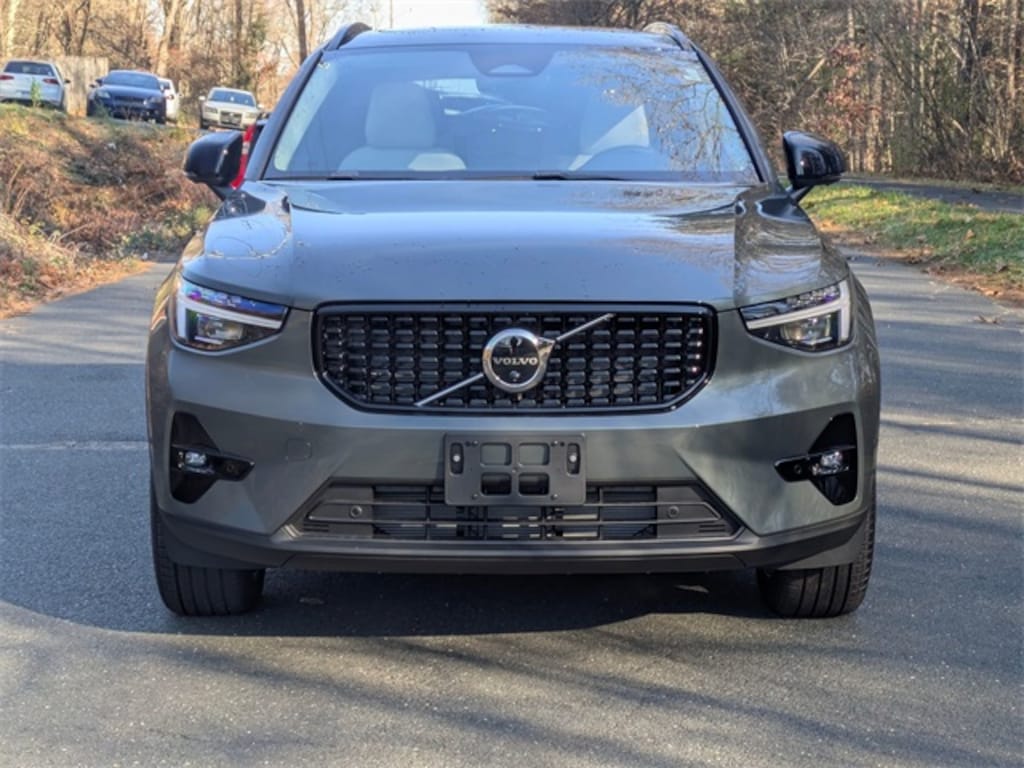 New 2026 Volvo XC60 B5 Plus SUV