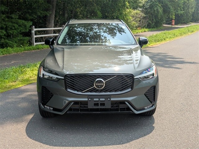 2026 Volvo XC60 Hybrid T8 eAWD photo 2
