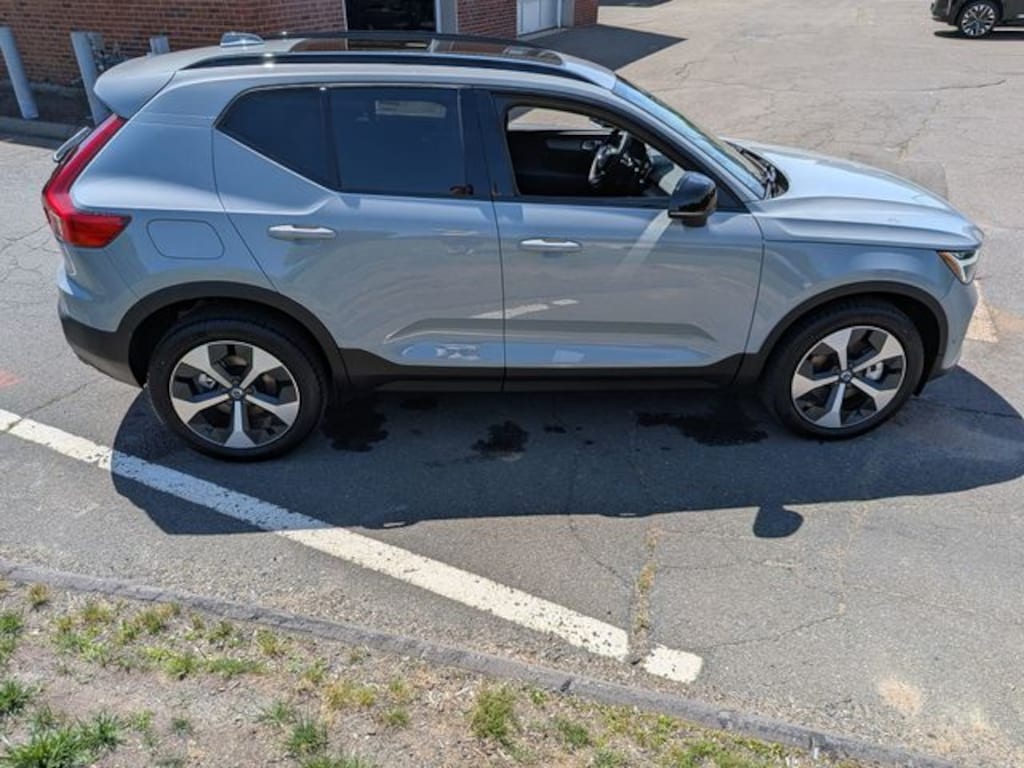 New 2026 Volvo XC40 B5 Plus SUV