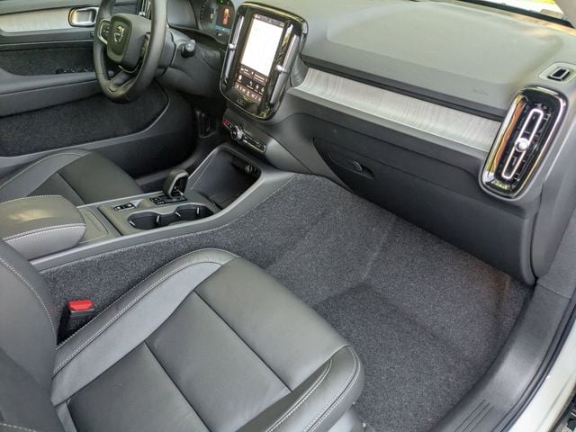 2026 Volvo XC40 Core - Photo 23