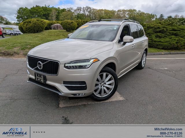 2017 Volvo XC90 T6 AWD Momentum's photo