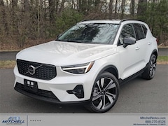 New 2025 Volvo XC40 B5 Plus Dark Theme SUV for Sale in Simsbury, CT
