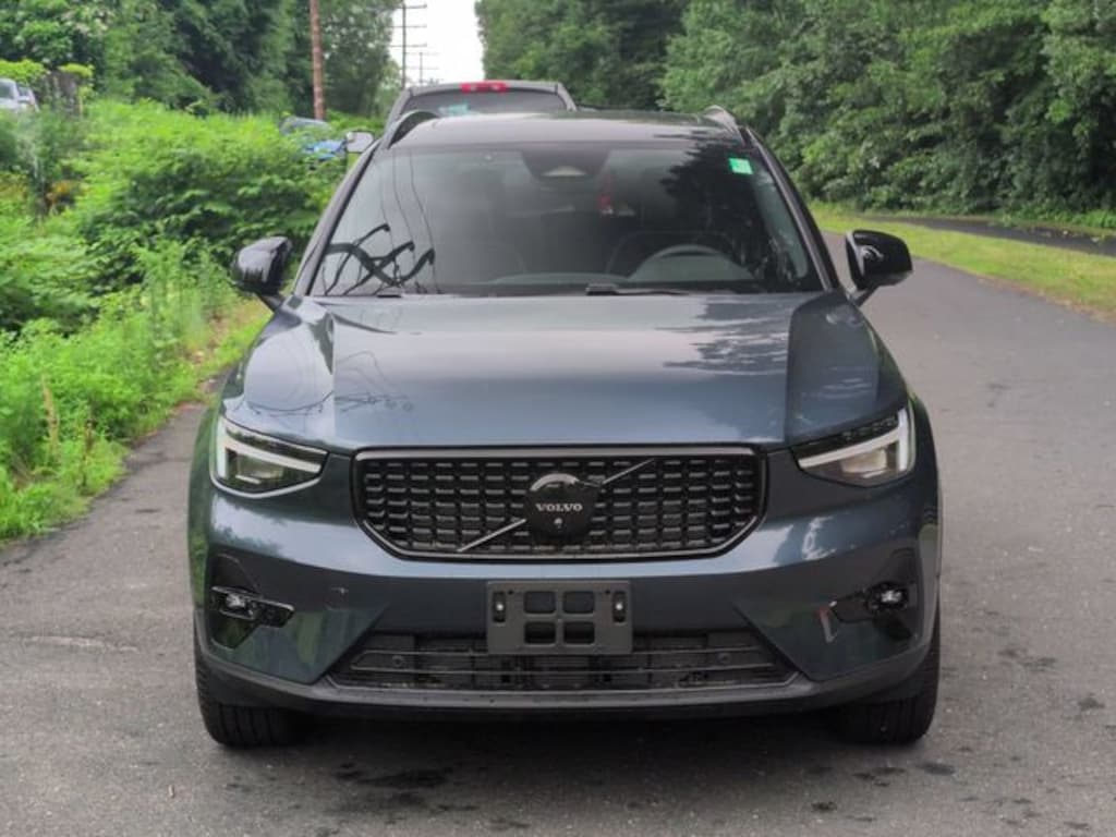New 2026 Volvo XC40 B5 Ultra Black Edition SUV