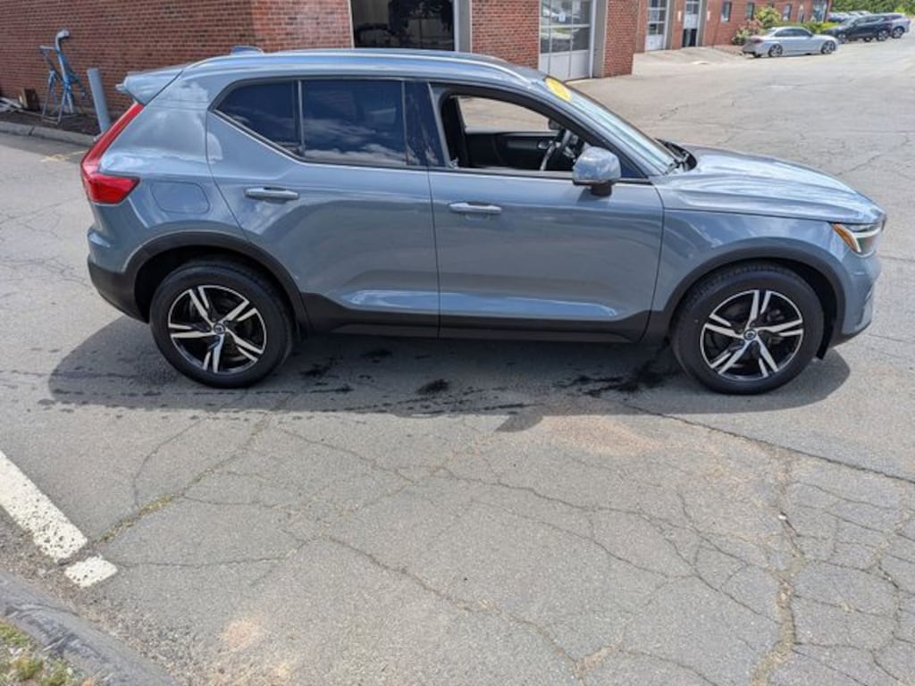 Certified 2023 Volvo XC40 B5 AWD Core SUV
