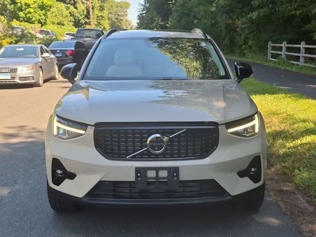 New 2026 Volvo XC40 B5 Plus SUV