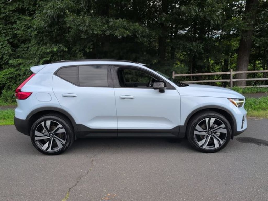 Used 2026 Volvo XC40 B5 Plus SUV