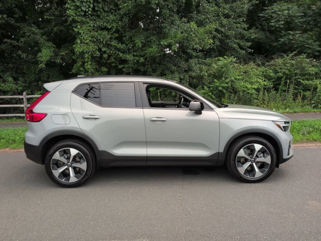New 2026 Volvo XC40 B5 Plus SUV