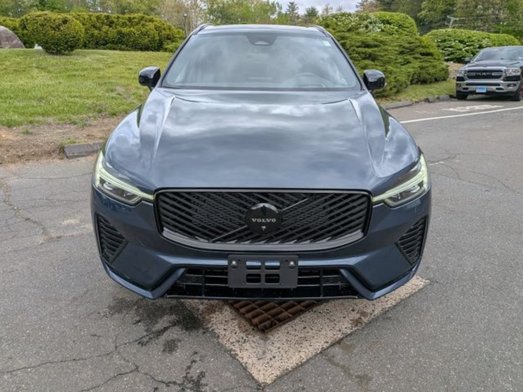 New 2026 Volvo XC60 B5 Ultra Black Edition SUV