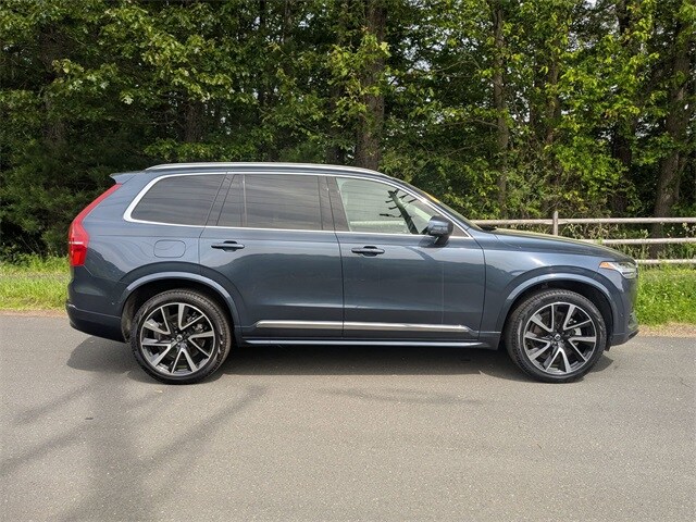 2023 Volvo XC90 B5 AWD Plus photo 2