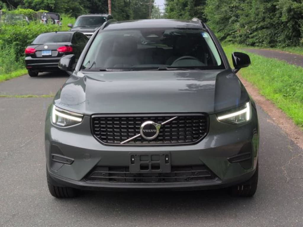 New 2026 Volvo XC40 B5 Core SUV