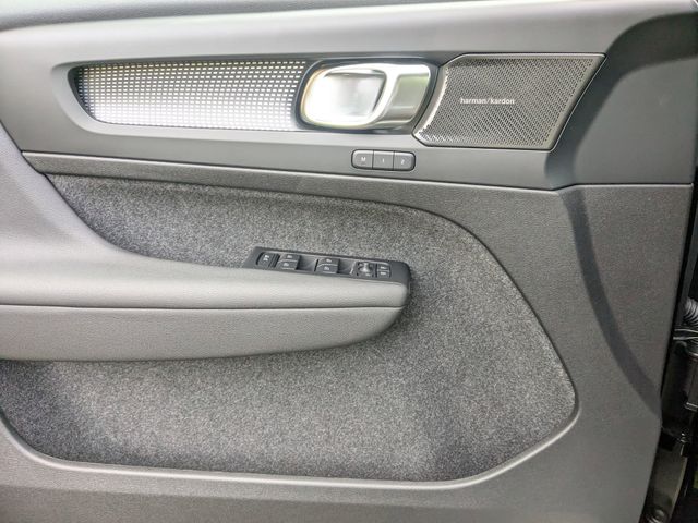 2026 Volvo XC40 Ultra Black Edition - Photo 10