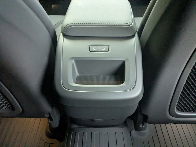 2026 Volvo XC60 Plus - Photo 19