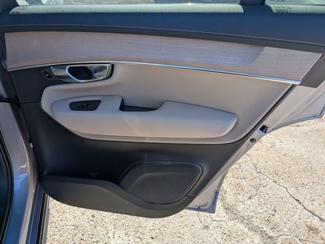 2026 Volvo XC90 Plus - Photo 24