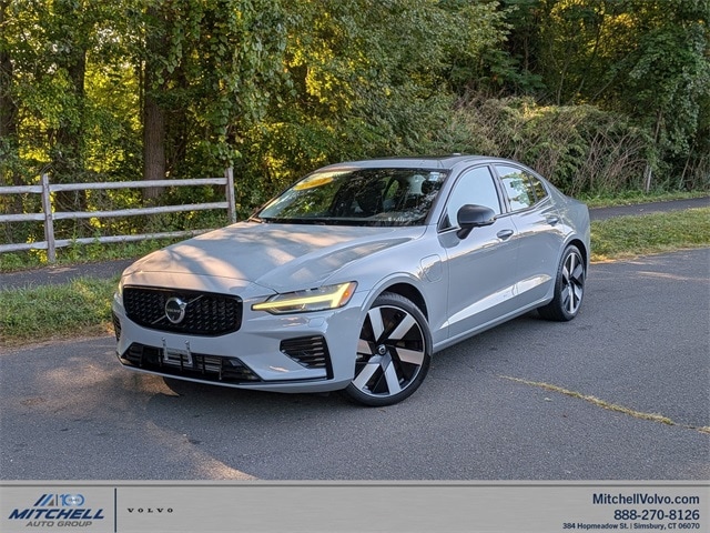 2024 Volvo S60 plug-in hybrid T8 Plus Dark
