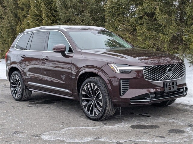 2025 Volvo XC90 Core photo 3