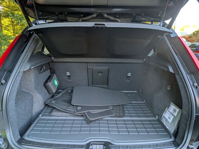 2026 Volvo XC40 Ultra Black Edition - Photo 17