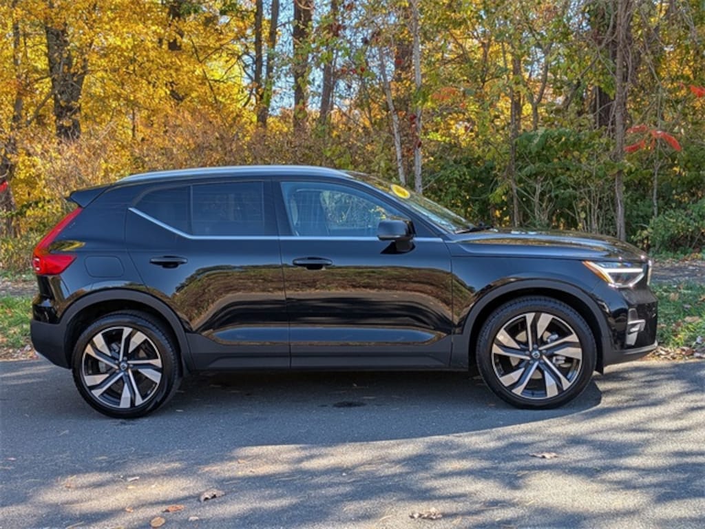 Certified 2023 Volvo XC40 B5 AWD Plus Bright SUV