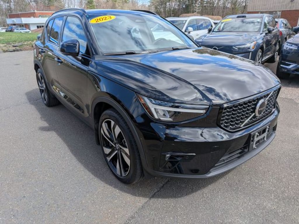 Certified 2023 Volvo XC40 B5 AWD Plus Dark SUV