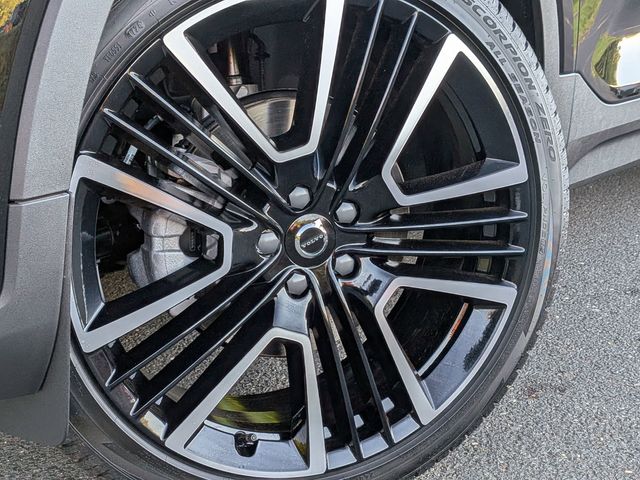 2026 Volvo XC40 Ultra Black Edition - Photo 9