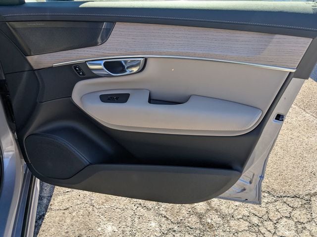 2026 Volvo XC90 Plus - Photo 26