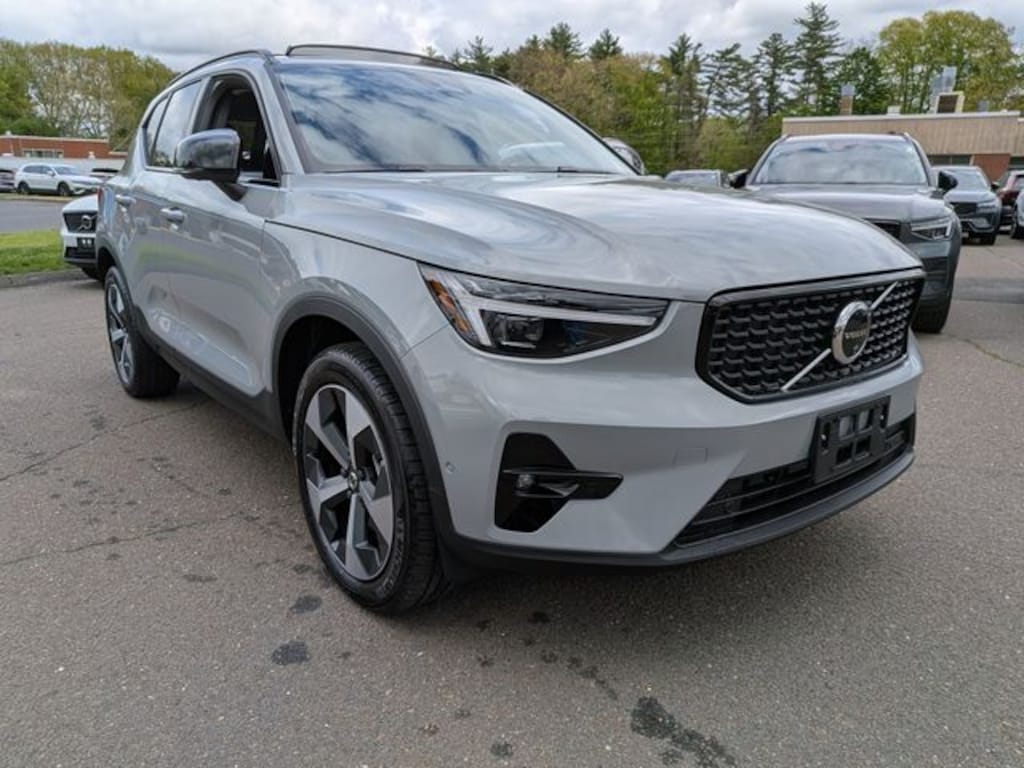 New 2026 Volvo XC40 B5 Plus SUV