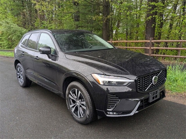 2025 Volvo XC60 B5 Core photo 3