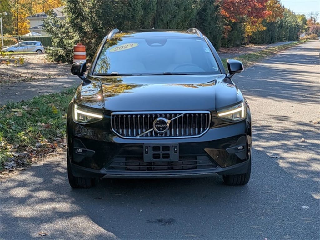 Certified 2023 Volvo XC40 B5 AWD Plus Bright SUV