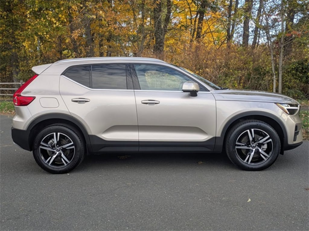 Certified 2024 Volvo XC40 B5 Core SUV