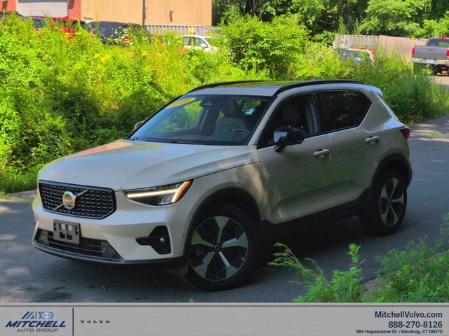 2025 Volvo XC40